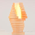 Скручивая светлая деревянная декоративная настольная лампа